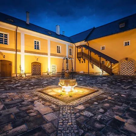 Zamek - The Old Yard