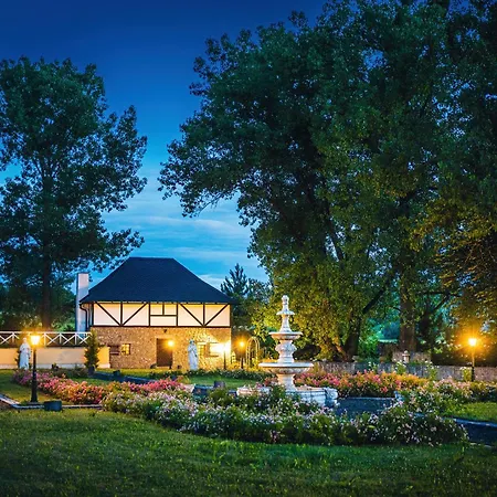 Zamek - The Old Yard 4* Rychvald