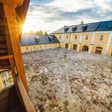 Hotel Zamek - The Old Yard