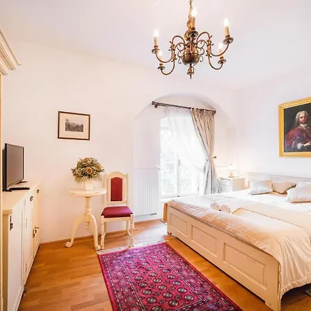Zamek - The Old Yard Hotel