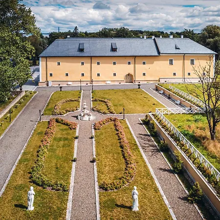 Zamek - The Old Yard 4* Rychvald