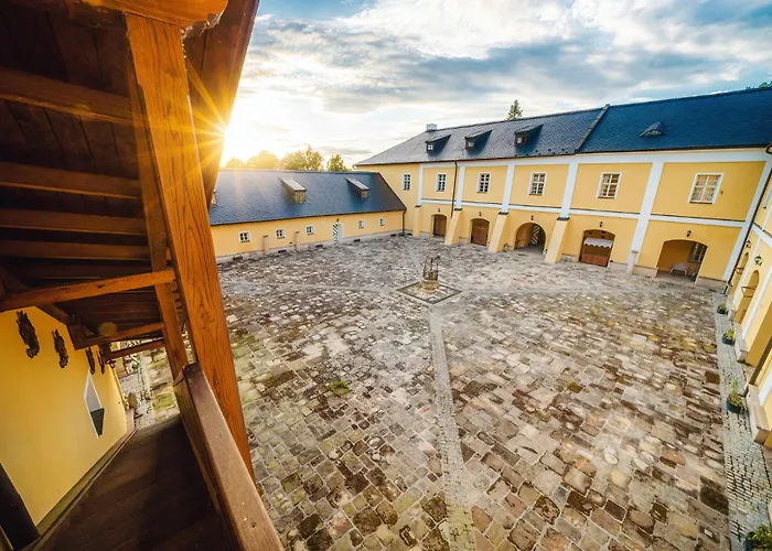 Hotell Zamek Rychvald - The Old Yard Rychvald